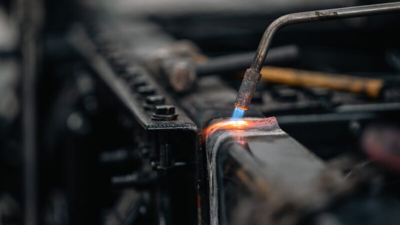 Spawanie TIG vs MIG – Która metoda jest lepsza do pracy z cienkimi blachami i stalą nierdzewną?